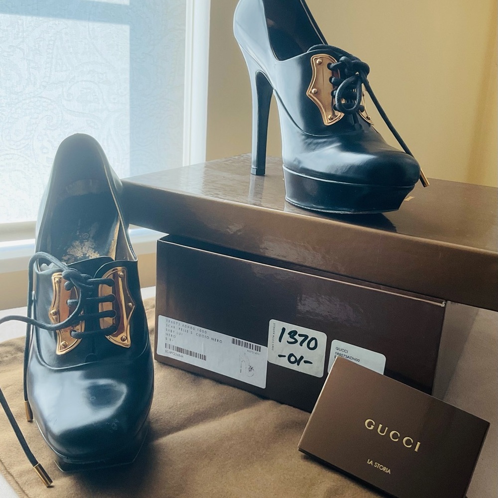 Gucci Boots, size 8 1/2, mint in original box.